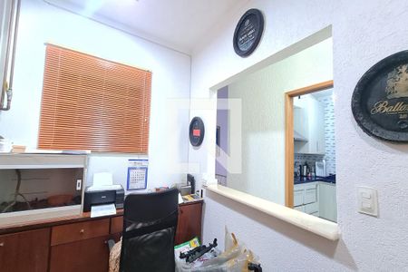 Casa à venda com 250m², 3 quartos e 4 vagas Casa à venda com 250m², 3 quartos e 4 vagasEscritório