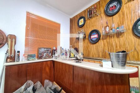 Casa à venda com 250m², 3 quartos e 4 vagas Casa à venda com 250m², 3 quartos e 4 vagasEscritório