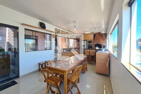 Casa à venda com 250m², 3 quartos e 4 vagas Casa à venda com 250m², 3 quartos e 4 vagasVaranda gourmet