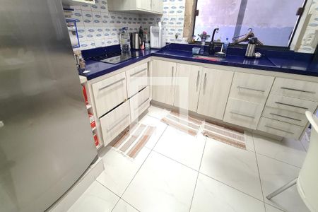 Casa à venda com 250m², 3 quartos e 4 vagas Casa à venda com 250m², 3 quartos e 4 vagasCozinha