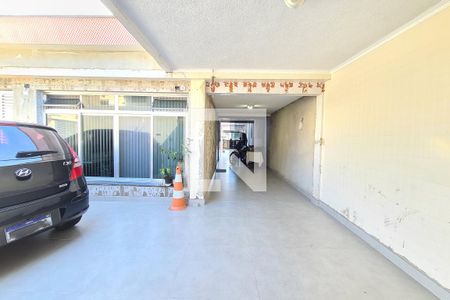 Casa à venda com 250m², 3 quartos e 4 vagas Casa à venda com 250m², 3 quartos e 4 vagasGaragem