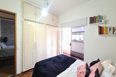Casa à venda com 250m², 3 quartos e 4 vagas Casa à venda com 250m², 3 quartos e 4 vagasQuarto 2