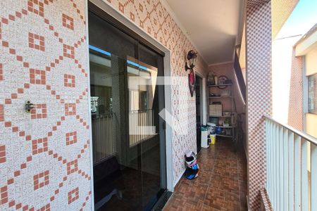 Casa à venda com 250m², 3 quartos e 4 vagas Casa à venda com 250m², 3 quartos e 4 vagasTerraço