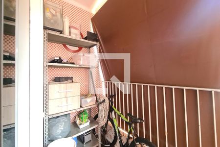 Casa à venda com 250m², 3 quartos e 4 vagas Casa à venda com 250m², 3 quartos e 4 vagasTerraço