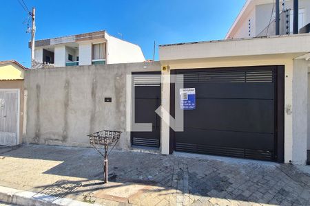 Casa à venda com 250m², 3 quartos e 4 vagas Casa à venda com 250m², 3 quartos e 4 vagasFachada