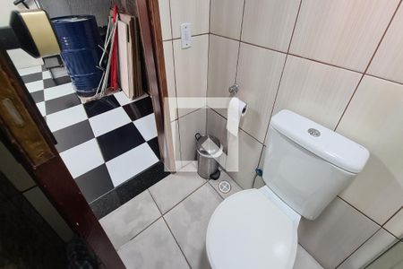 Casa à venda com 250m², 3 quartos e 4 vagas Casa à venda com 250m², 3 quartos e 4 vagasBanheiro salão de festa