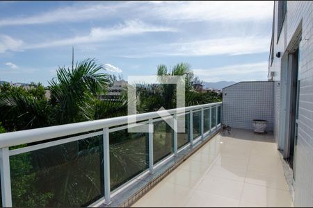 Apartamento à venda com 270m², 4 quartos e 3 vagas Apartamento à venda com 270m², 4 quartos e 3 vagasVaranda