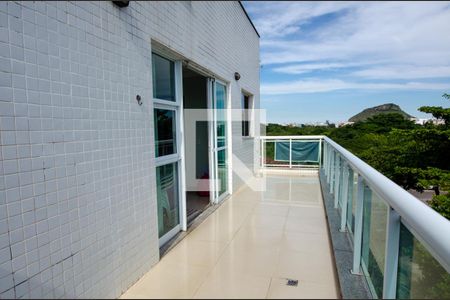 Apartamento à venda com 270m², 4 quartos e 3 vagas Apartamento à venda com 270m², 4 quartos e 3 vagasVaranda