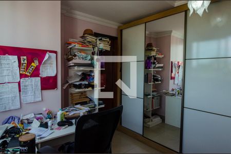 Apartamento à venda com 270m², 4 quartos e 3 vagas Apartamento à venda com 270m², 4 quartos e 3 vagasSuíte 2