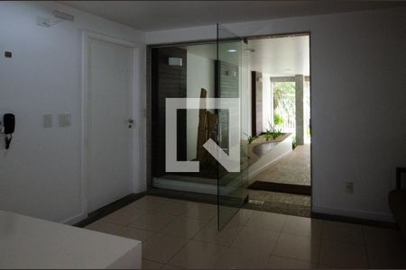 Apartamento à venda com 270m², 4 quartos e 3 vagas Apartamento à venda com 270m², 4 quartos e 3 vagasHall