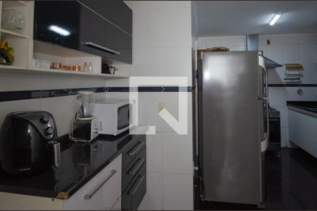 Apartamento à venda com 270m², 4 quartos e 3 vagas Apartamento à venda com 270m², 4 quartos e 3 vagasCozinha