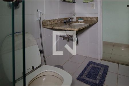 Apartamento à venda com 270m², 4 quartos e 3 vagas Apartamento à venda com 270m², 4 quartos e 3 vagasBanheiro social