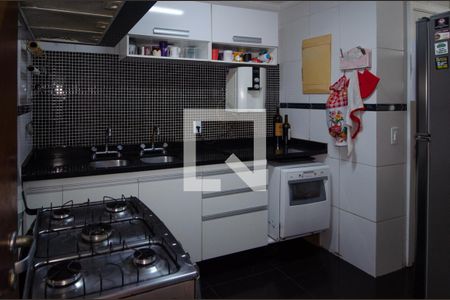 Apartamento à venda com 270m², 4 quartos e 3 vagas Apartamento à venda com 270m², 4 quartos e 3 vagasCozinha