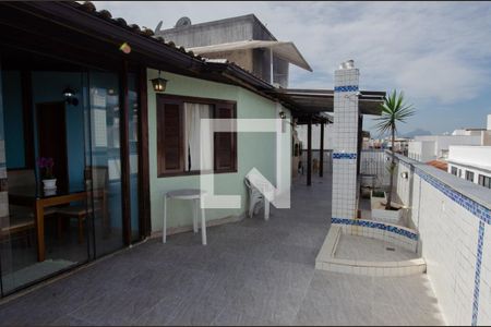 Apartamento à venda com 270m², 4 quartos e 3 vagas Apartamento à venda com 270m², 4 quartos e 3 vagasTerraço