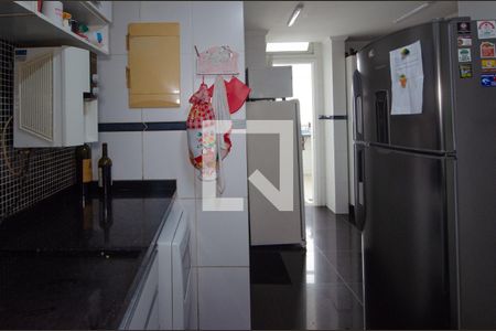 Apartamento à venda com 270m², 4 quartos e 3 vagas Apartamento à venda com 270m², 4 quartos e 3 vagasCozinha