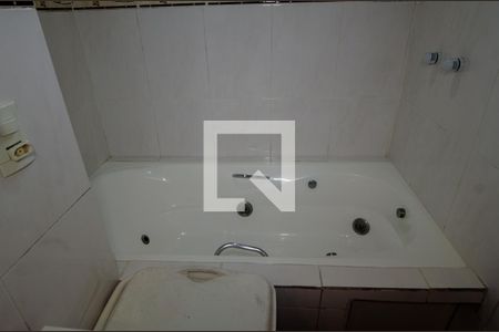 Apartamento à venda com 270m², 4 quartos e 3 vagas Apartamento à venda com 270m², 4 quartos e 3 vagasBanheiro da Suíte 3