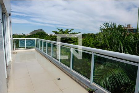 Apartamento à venda com 270m², 4 quartos e 3 vagas Apartamento à venda com 270m², 4 quartos e 3 vagasVaranda