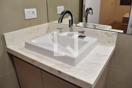 Banheiro da Suíte de apartamento para alugar com 2 quartos, 71m² em Rebouças, Curitiba