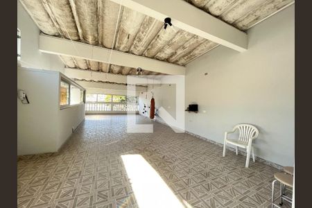 Casa à venda com 325m², 2 quartos e 4 vagas Casa à venda com 325m², 2 quartos e 4 vagasÁrea externa