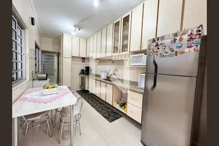 Casa à venda com 325m², 2 quartos e 4 vagas Casa à venda com 325m², 2 quartos e 4 vagasCozinha