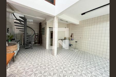 Casa à venda com 325m², 2 quartos e 4 vagas