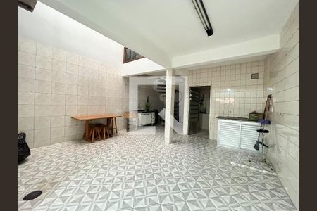 Casa à venda com 325m², 2 quartos e 4 vagas