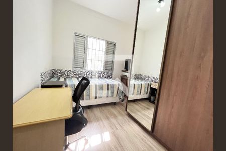 Casa à venda com 325m², 2 quartos e 4 vagas Casa à venda com 325m², 2 quartos e 4 vagasQuarto 2