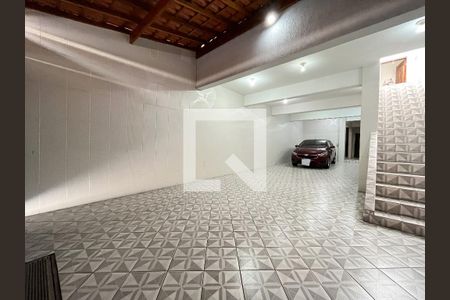 Casa à venda com 325m², 2 quartos e 4 vagas Casa à venda com 325m², 2 quartos e 4 vagasGaragem