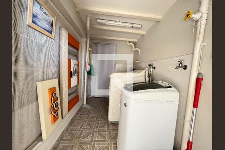 Casa à venda com 325m², 2 quartos e 4 vagas Casa à venda com 325m², 2 quartos e 4 vagasÁrea de Serviço