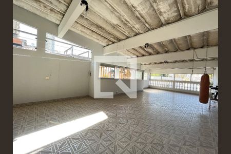 Casa à venda com 325m², 2 quartos e 4 vagas Casa à venda com 325m², 2 quartos e 4 vagasÁrea externa