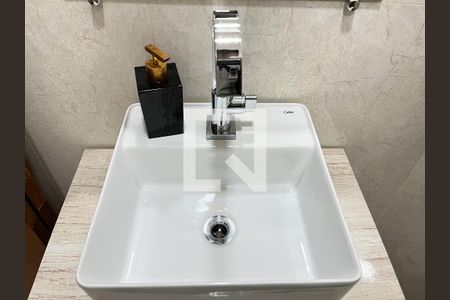 Casa à venda com 325m², 2 quartos e 4 vagas Casa à venda com 325m², 2 quartos e 4 vagasBanheiro Social