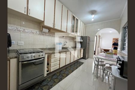 Casa à venda com 325m², 2 quartos e 4 vagas Casa à venda com 325m², 2 quartos e 4 vagasCozinha