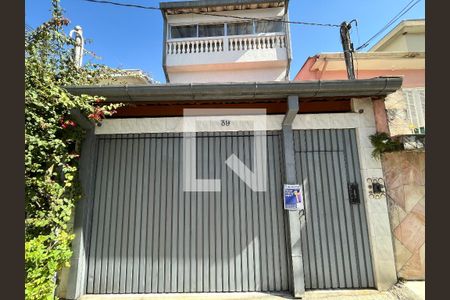Casa à venda com 325m², 2 quartos e 4 vagas Casa à venda com 325m², 2 quartos e 4 vagasFachada