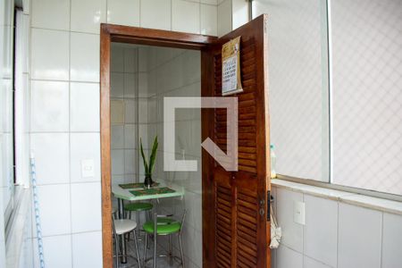 Apartamento à venda com 196m², 4 quartos e 2 vagas Apartamento à venda com 196m², 4 quartos e 2 vagasLavanderia