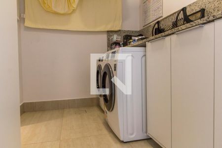 Casa de condomínio à venda com 567m², 5 quartos e 4 vagas Casa de condomínio à venda com 567m², 5 quartos e 4 vagasÁrea de Serviço