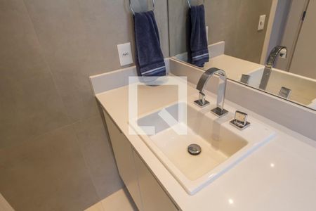 Casa de condomínio à venda com 567m², 5 quartos e 4 vagas Casa de condomínio à venda com 567m², 5 quartos e 4 vagasDetalhe do Banheiro da Suite