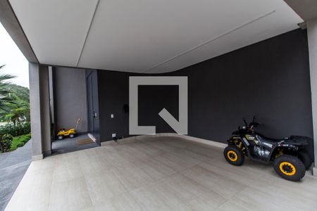 Casa de condomínio à venda com 567m², 5 quartos e 4 vagas Casa de condomínio à venda com 567m², 5 quartos e 4 vagasGaragem