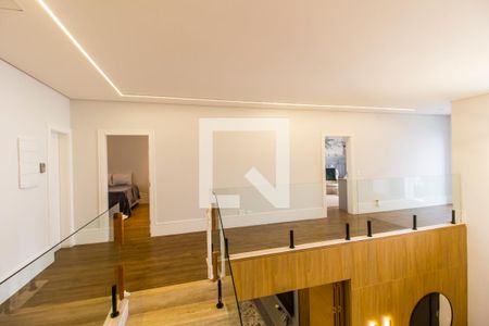 Casa de condomínio à venda com 567m², 5 quartos e 4 vagas Casa de condomínio à venda com 567m², 5 quartos e 4 vagasCorredor