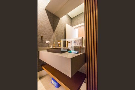 Casa de condomínio à venda com 567m², 5 quartos e 4 vagas Casa de condomínio à venda com 567m², 5 quartos e 4 vagasLavabo