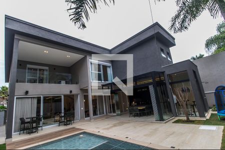 Casa de condomínio à venda com 567m², 5 quartos e 4 vagas Casa de condomínio à venda com 567m², 5 quartos e 4 vagasFachada