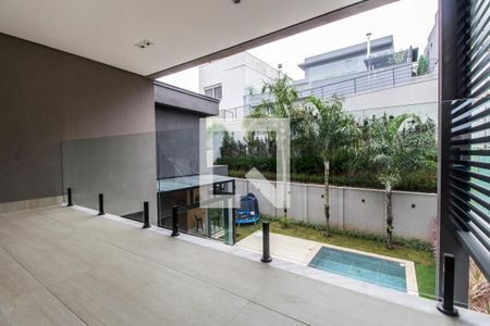 Casa de condomínio à venda com 567m², 5 quartos e 4 vagas Casa de condomínio à venda com 567m², 5 quartos e 4 vagasVaranda