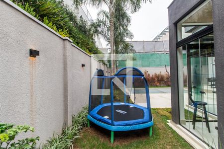 Casa de condomínio à venda com 567m², 5 quartos e 4 vagas Casa de condomínio à venda com 567m², 5 quartos e 4 vagasQuintal