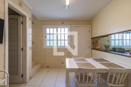 Casa de condomínio à venda com 300m², 4 quartos e 4 vagas Casa de condomínio à venda com 300m², 4 quartos e 4 vagasCozinha