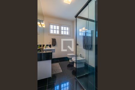 Casa de condomínio à venda com 300m², 4 quartos e 4 vagas Casa de condomínio à venda com 300m², 4 quartos e 4 vagasBanheiro Social