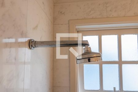 Casa de condomínio à venda com 300m², 4 quartos e 4 vagas Casa de condomínio à venda com 300m², 4 quartos e 4 vagasBanheiro da Suíte 2