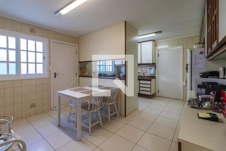 Casa de condomínio à venda com 300m², 4 quartos e 4 vagas Casa de condomínio à venda com 300m², 4 quartos e 4 vagasCozinha