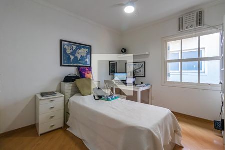 Casa de condomínio à venda com 300m², 4 quartos e 4 vagas Casa de condomínio à venda com 300m², 4 quartos e 4 vagasQuarto 1