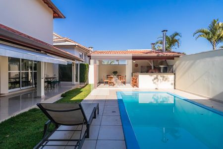 Casa de condomínio à venda com 300m², 4 quartos e 4 vagas Casa de condomínio à venda com 300m², 4 quartos e 4 vagasÁrea Externa