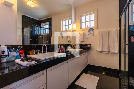 Casa de condomínio à venda com 300m², 4 quartos e 4 vagas Casa de condomínio à venda com 300m², 4 quartos e 4 vagasBanheiro da Suíte 1