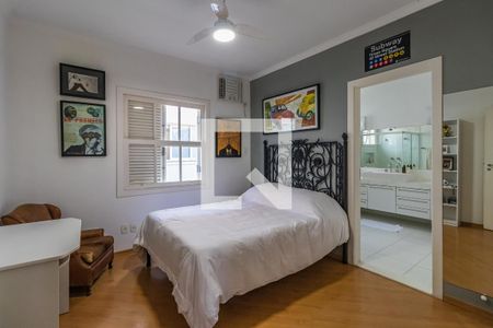 Casa de condomínio à venda com 300m², 4 quartos e 4 vagas Casa de condomínio à venda com 300m², 4 quartos e 4 vagasSuíte 2